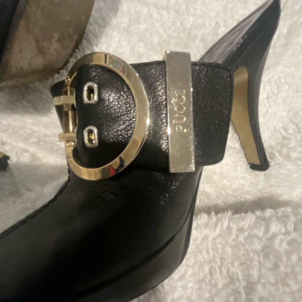 Emilio Pucci Black Mules with Gold Accent Size 39’1/2 - Picture 2 of 6